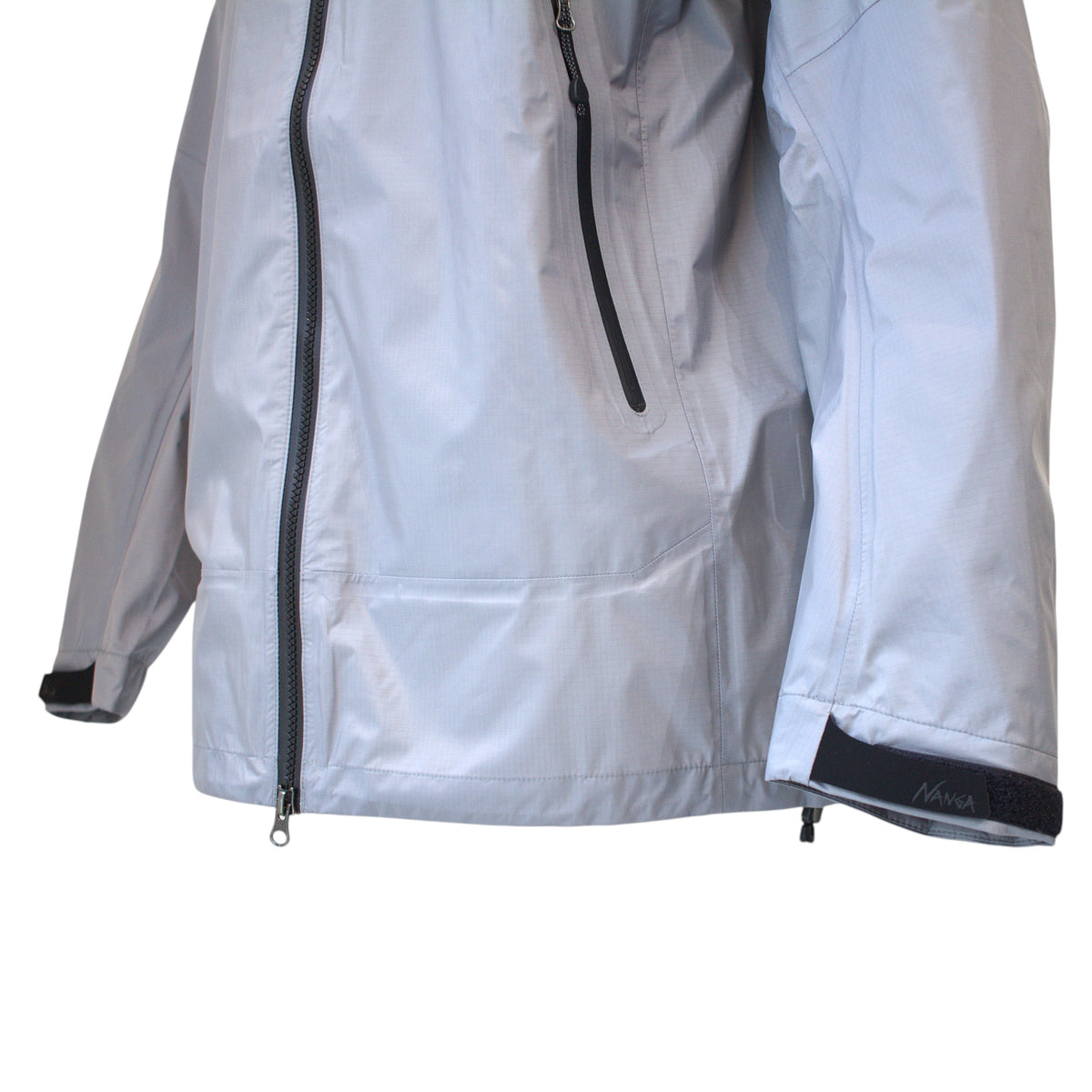 minohlabo.storeのNANGA製AURORA-TEX 3Lウェザーシールドジャケット。防水透湿性に優れたグレーのナイロン製レインジャケット