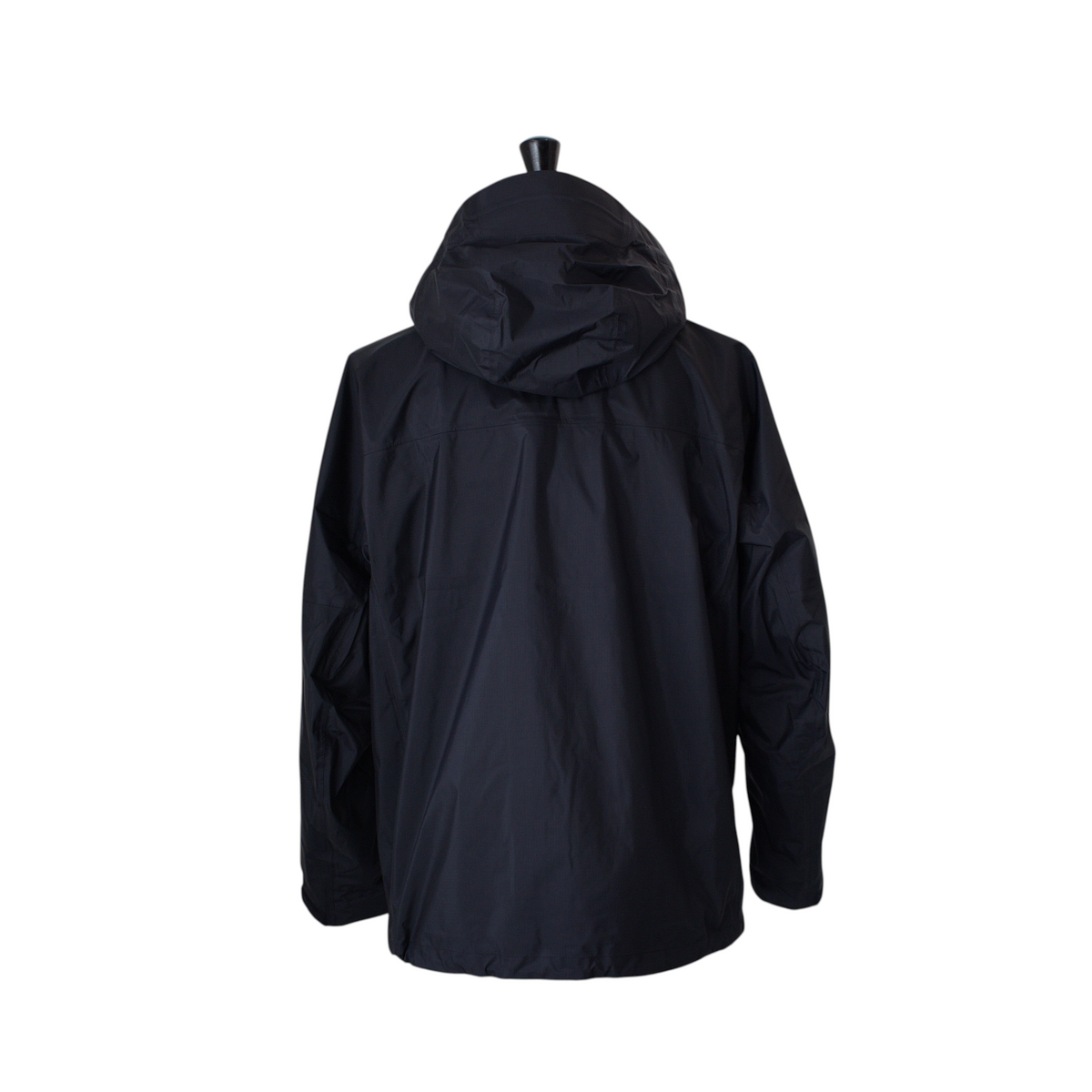 minohlabo.storeのNANGA製AURORA-TEX 3Lウェザーシールドジャケット、ブラックカラーの背面ビュー