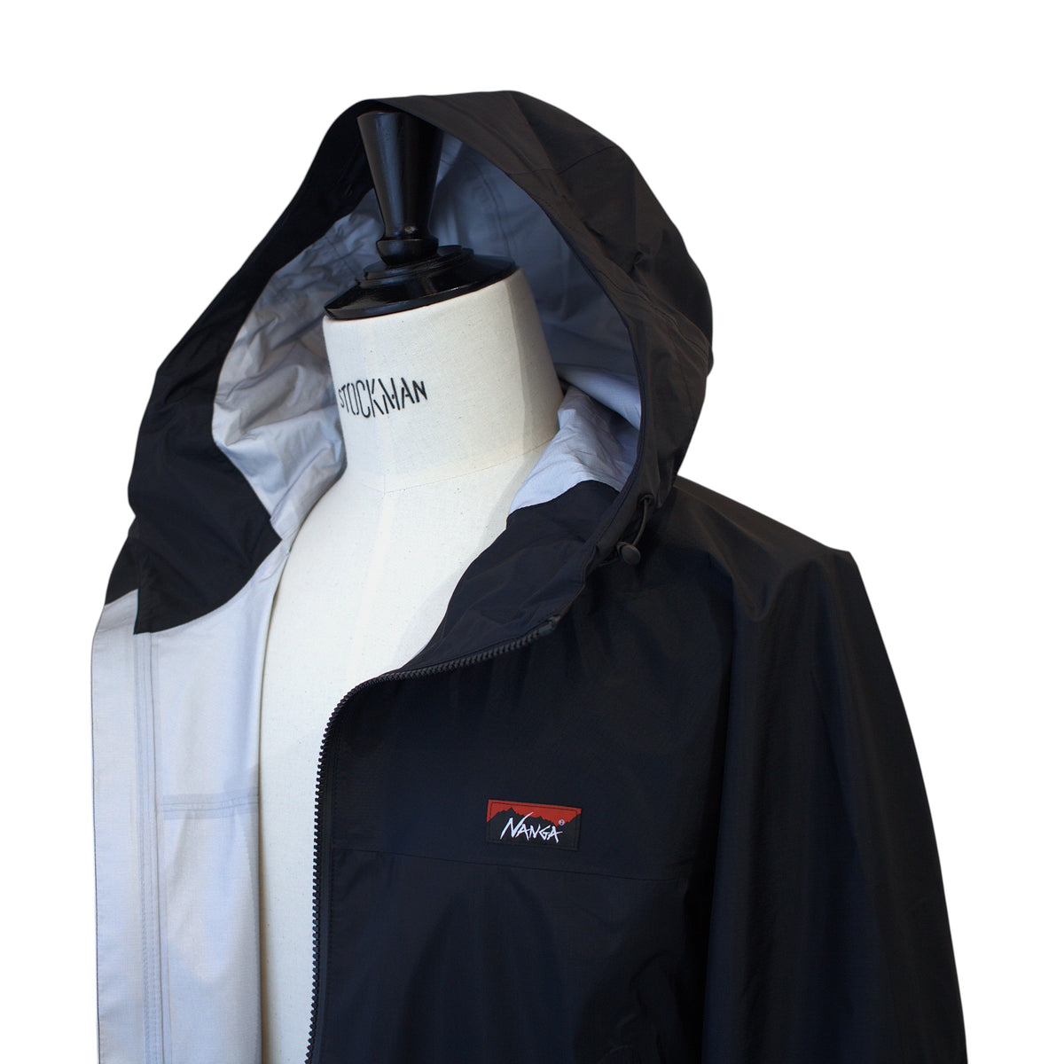 minohlabo.storeのNANGA製AURORA-TEX 3Lウェザーシールドジャケット。防水透湿性に優れた黒のナイロン製レインウェア
