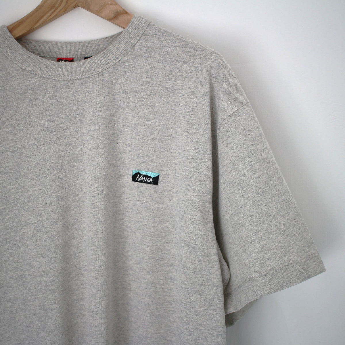 ECO HYBRID BOX LOGO EMBROIDERY TEE(エコハイブリッドボックスロゴエンブロイダリーTシャツ)
